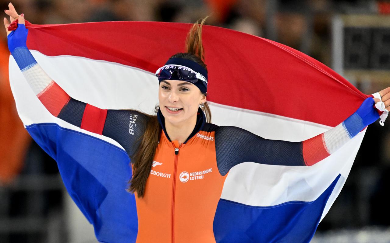 Femke Kok viert haar wereldtitel op de 500 meter.
