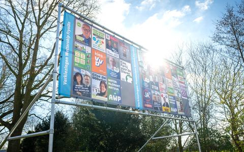 Verkiezingsbord voor de Provinciale Staten en de Waterschapsverkiezingen van 2023 langs de Sannen bij Drogeham.