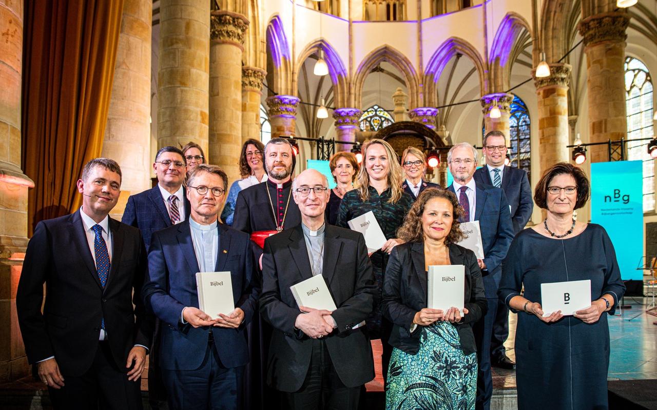 Vertegenwoordigers van twaalf geloofsgemeenschappen ontvingen de NBV21. Vertegenwoordigers van twaalf geloofsgemeenschappen ontvingen de NBV21.