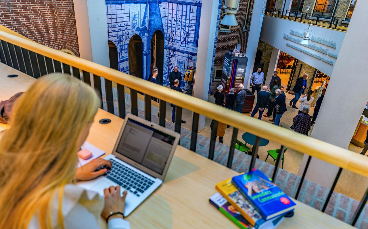 In cultureel centrum De Tiid in Bolsward zijn de kranten online te raadplegen. In cultureel centrum De Tiid in Bolsward zijn de kranten online te raadplegen.