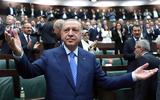 Erdogan beschuldigt Finland en Zweden van het steunen van Koerdische organisaties die de Turkse regering in Ankara als terroristisch beschouwt.  