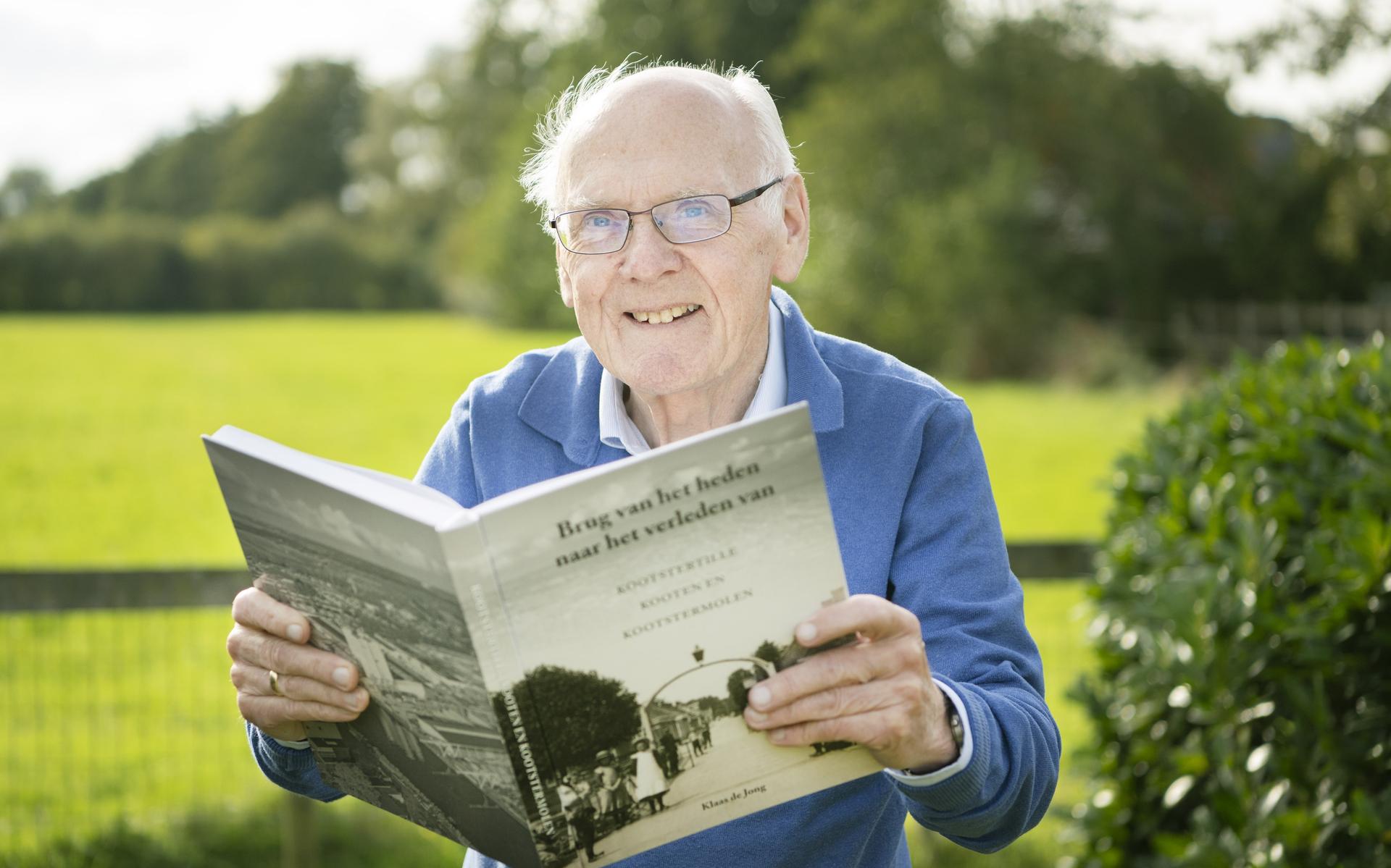 Klaas de Jong maakt met nieuw boek tijdreis door Kootstertille: 'Blij dat het nu is vastgelegd'