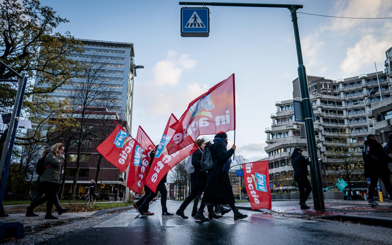 Jeugdbeschermers voerden eind november actie voor het Tweede Kamergebouw. Jeugdbeschermers voerden eind november actie voor het Tweede Kamergebouw.