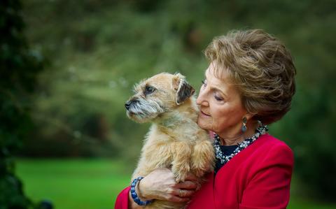 Prinses Margriet met hond Boogiewoogie, januari 2023.