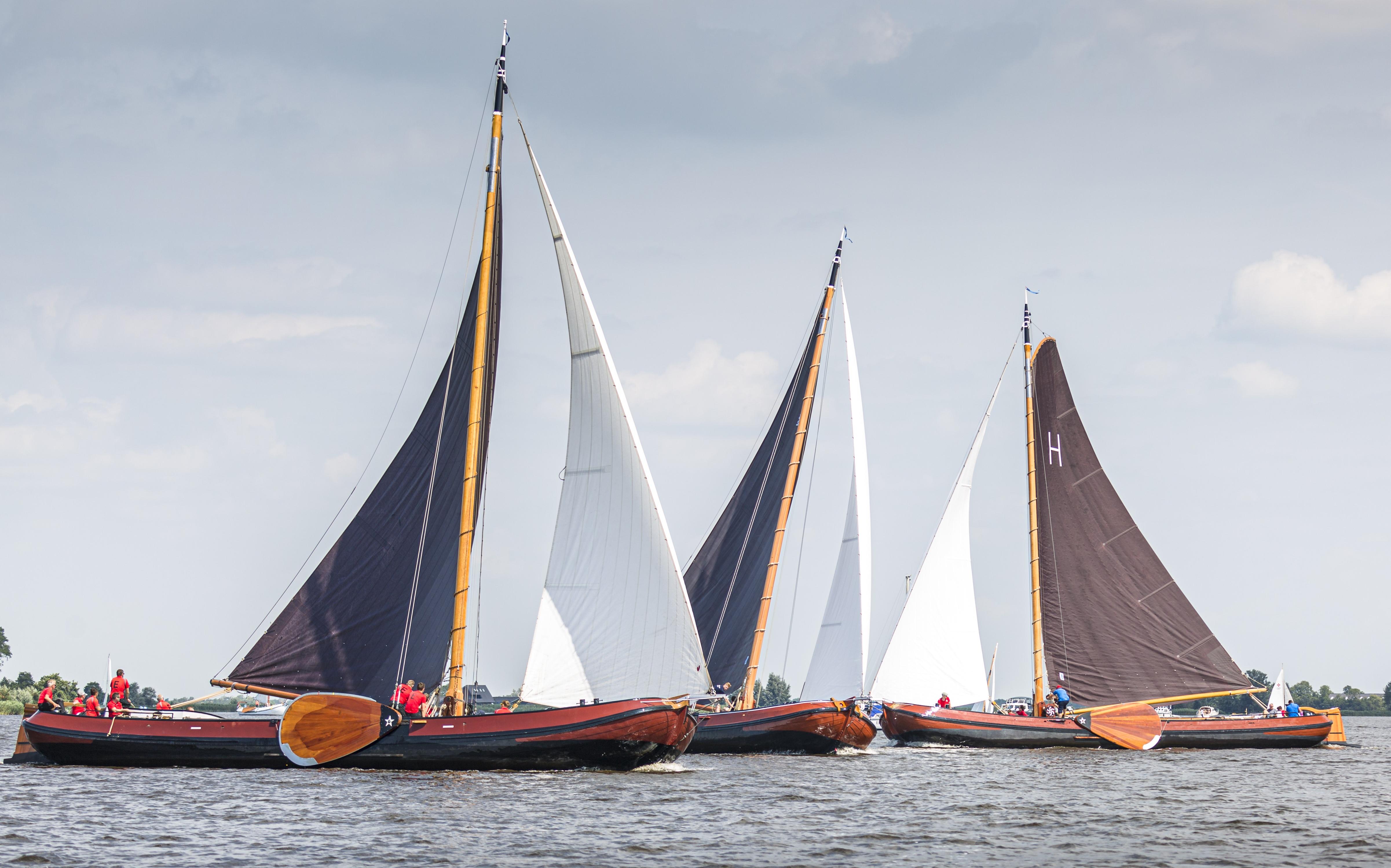 Skûtsjes op de Pikmar bij Grou. Skûtsjes op de Pikmar bij Grou.