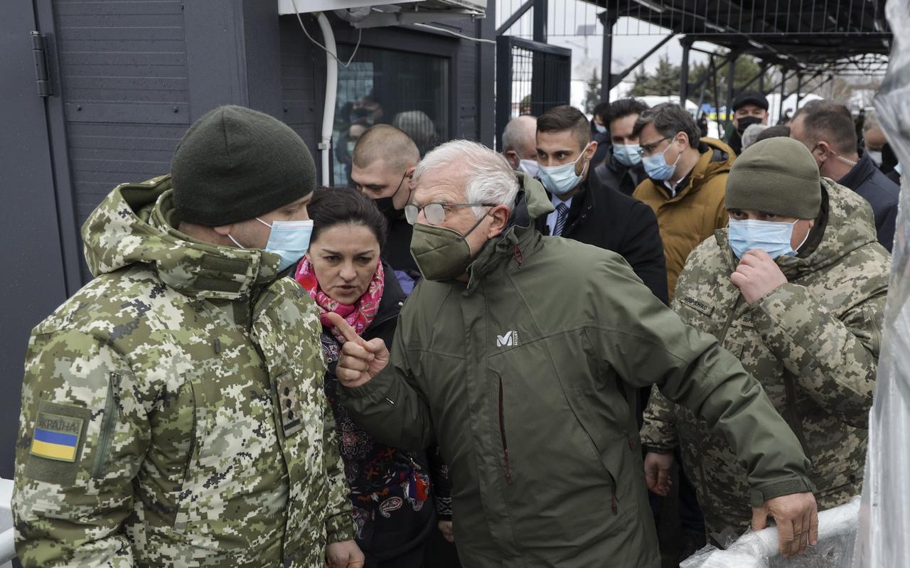 EU-buitenlandvertegenwoordiger Josep Borrell was vorige week bij de grensovergang tussen Oekraïne en het Oekraïense deel dat in handen is van door pro-Russische rebellen.