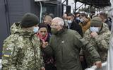EU-buitenlandvertegenwoordiger Josep Borrell was vorige week bij de grensovergang tussen Oekraïne en het Oekraïense deel dat in handen is van door pro-Russische rebellen.