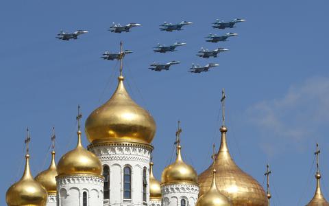 Russische gevechtsvliegtuigen boven het Kremlin.