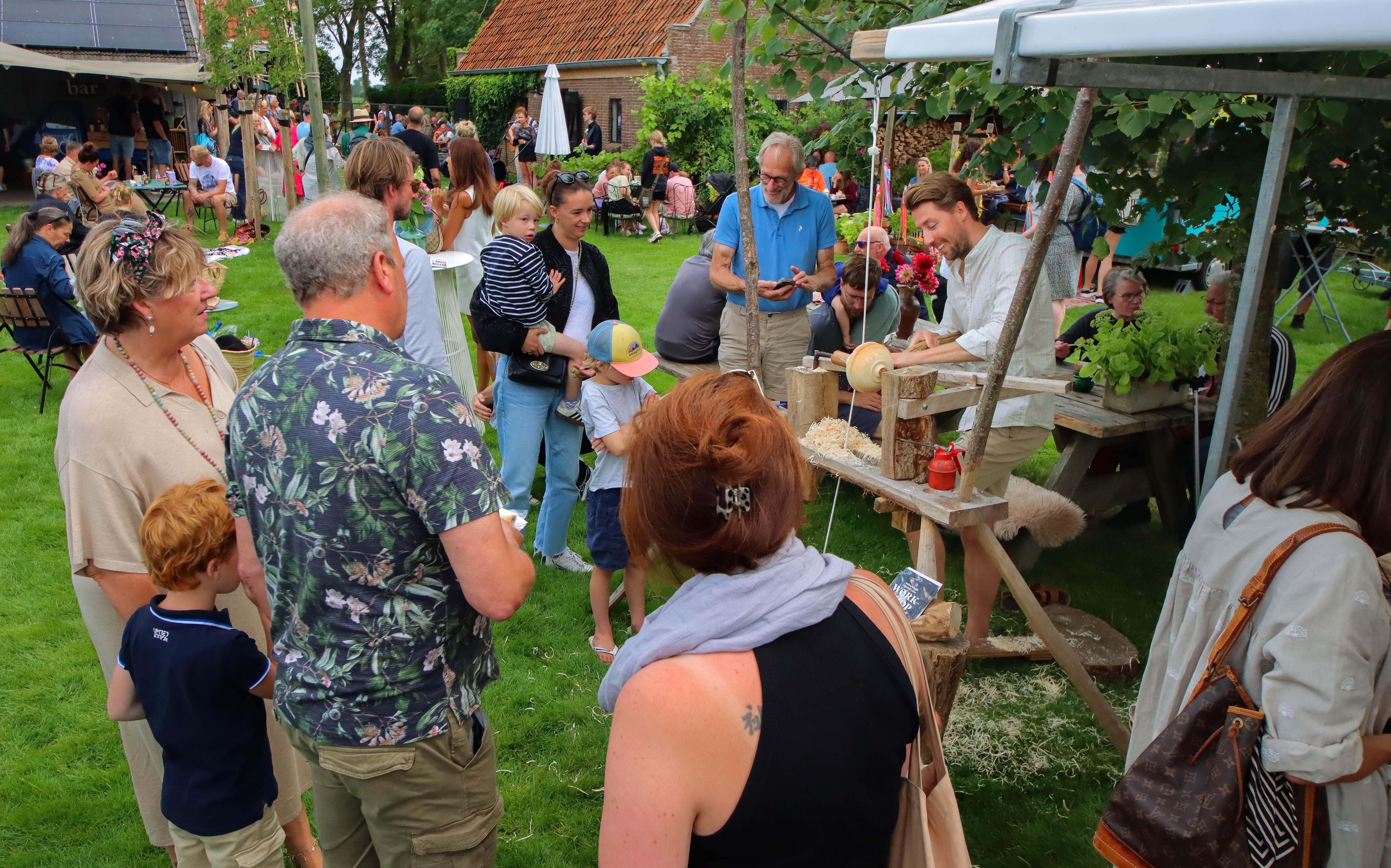 Voor het laatst dat Franse sfeertje in een Fries weiland: streekmarkt Hemelum stopt ermee