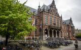 Exterieur van de Rijksuniversiteit Groningen. 