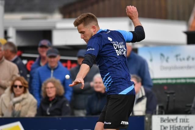 Eerste formatiekrans voor trio Menno van Zwieten