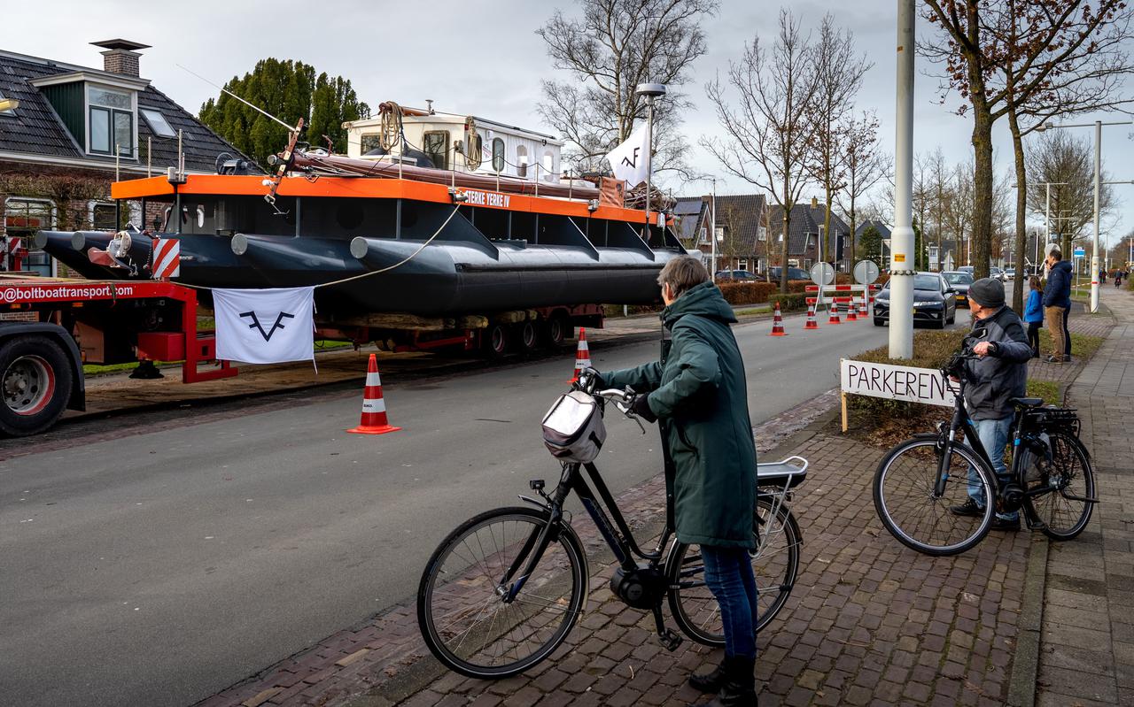 Oudejaarsvereniging De Frijsteat Folgeren uit Drachten heeft het grote vlot Sterke Yerke IV uit Leeuwarden gestolen. Het schip verdween vorige maand uit de Froskepôlle in Leeuwarden.