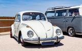 De Volkswagen Kever is de oldtimer waar er de meeste van rondrijden in ons land.