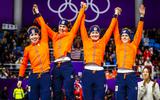 (VLNR) Antoinette de Jong, Marrit Leenstra, Lotte van Beek en Ireen Wust na afloop van de finale van de ploegenachtervolging in de Gangneung Oval tijdens de Olympische Winterspelen van Pyeongchang. Ze wonnen zilver. ANP