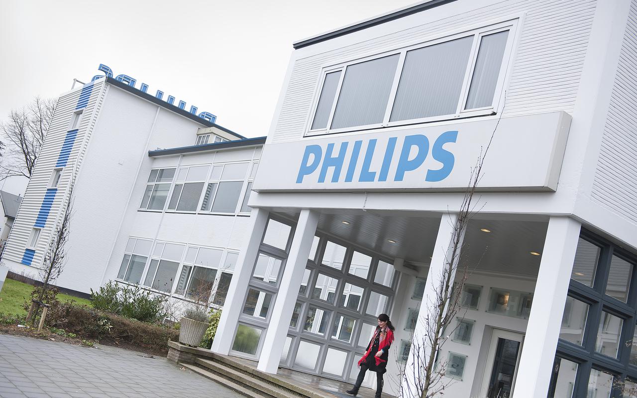 Het hoofdgebouw van de productielocatie van Philips in Drachten.