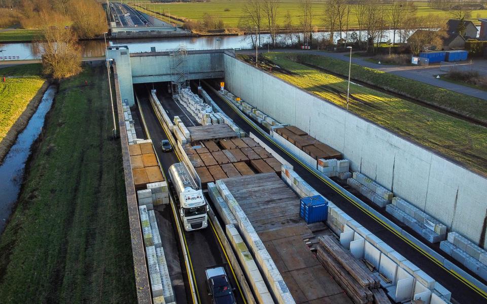 In de Prinses Margriettunnel zijn weer twee rijstroken beschikbaar voor verkeer
