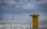Windmolens van in het in aanbouw zijnde windpark Hollandse Kust Zuid voor de kust tussen Den Haag en Zandvoort. Het 225 km2 grote park is eigendom van Vattenfall, BASF en Allianz en moet in 2023 volledig operationeel zijn.