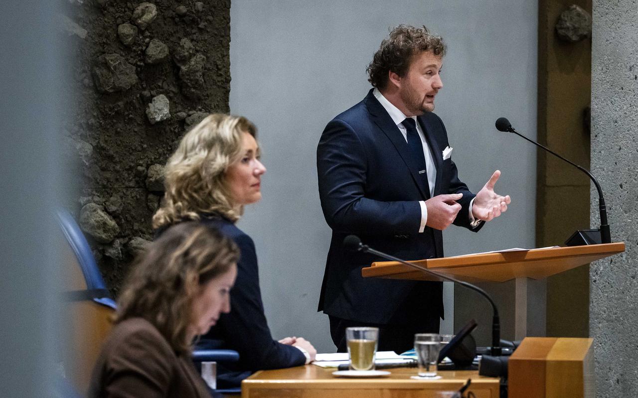 Romke de Jong (D66) tijdens een tweeminutendebat in de Tweede Kamerdebat over de bestuursafspraak over de Friese taal en cultuur. 
