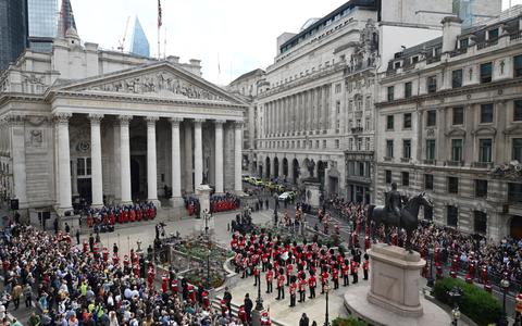 Het uitroepen van de nieuwe Britse koning Charles III voor The Royal Exchange in de City in Londen. 
