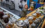 Hoofd facilitaire dienst Jolanda Brouwer is verantwoordelijk voor de (gezonde) kantine van ROC Friese Poort in Sneek
