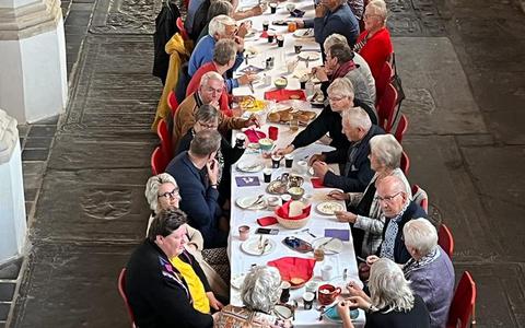 Het gezamenlijke ontbijt tijdens de Startzondag in Franeker. 