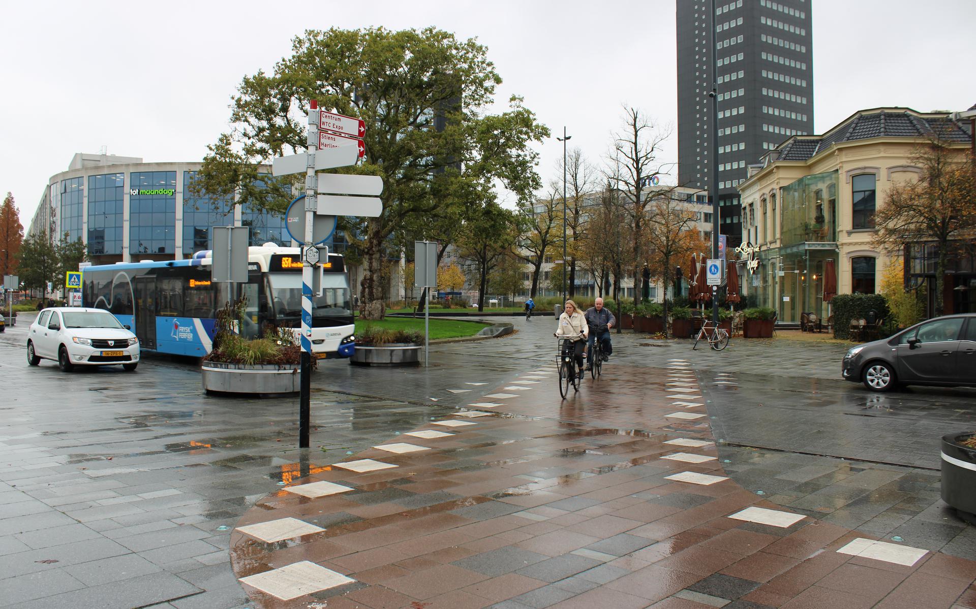 Het Leeuwarder stationsgebied wordt onder andere door fietsers als onveilig ervaren. 