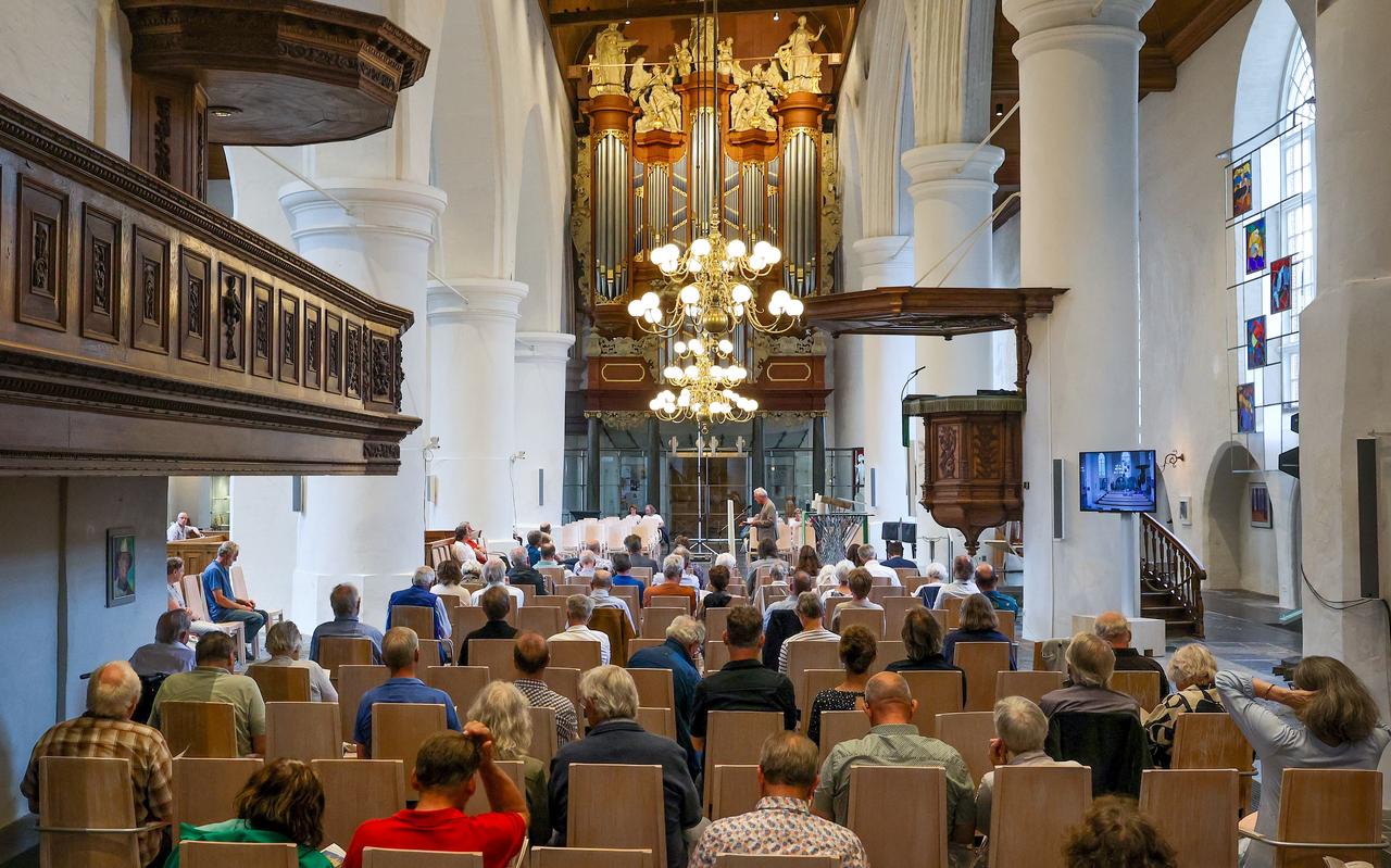 Het herdenkingsconcert voor de tien jaar geleden overleden organist Jan Jongepier (1941-2011) in de Grote Kerk in Leeuwarden. Het herdenkingsconcert voor de tien jaar geleden overleden organist Jan Jongepier (1941-2011) in de Grote Kerk in Leeuwarden.