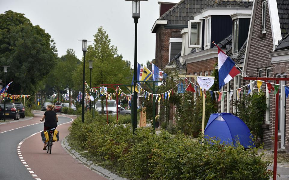 Een dorpsfeest in Wytgaard, nabij Leeuwarden. 