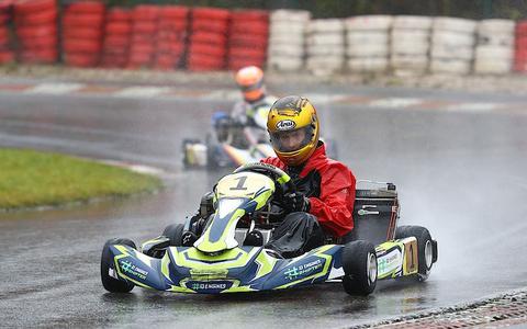 Kartkampioen Rob Lucassen heeft een kartbaan in Ulrum.