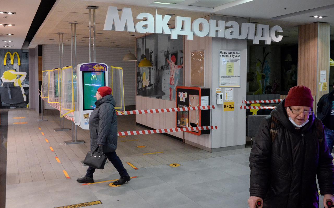 Een gesloten restaurant van McDonald's in Moskou.