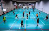 De volleyballers van VCS trainen in de sporthal de Surventohal in Surhuisterveen, 