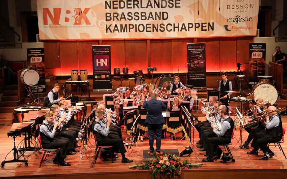 Brassband Looft den Heer uit Bitgummole tijdens een optreden in 2023. 