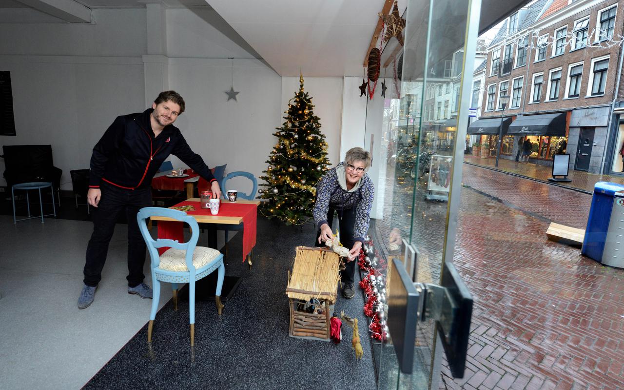 Interieur van het Pop-upcafe van het Leger des Heils dat dinsdag wordt geopend op hoek van de Peperstraat en de Weaze in Leeuwarden. Jeroen Herben en Hilly Roozeboom richten het café in.