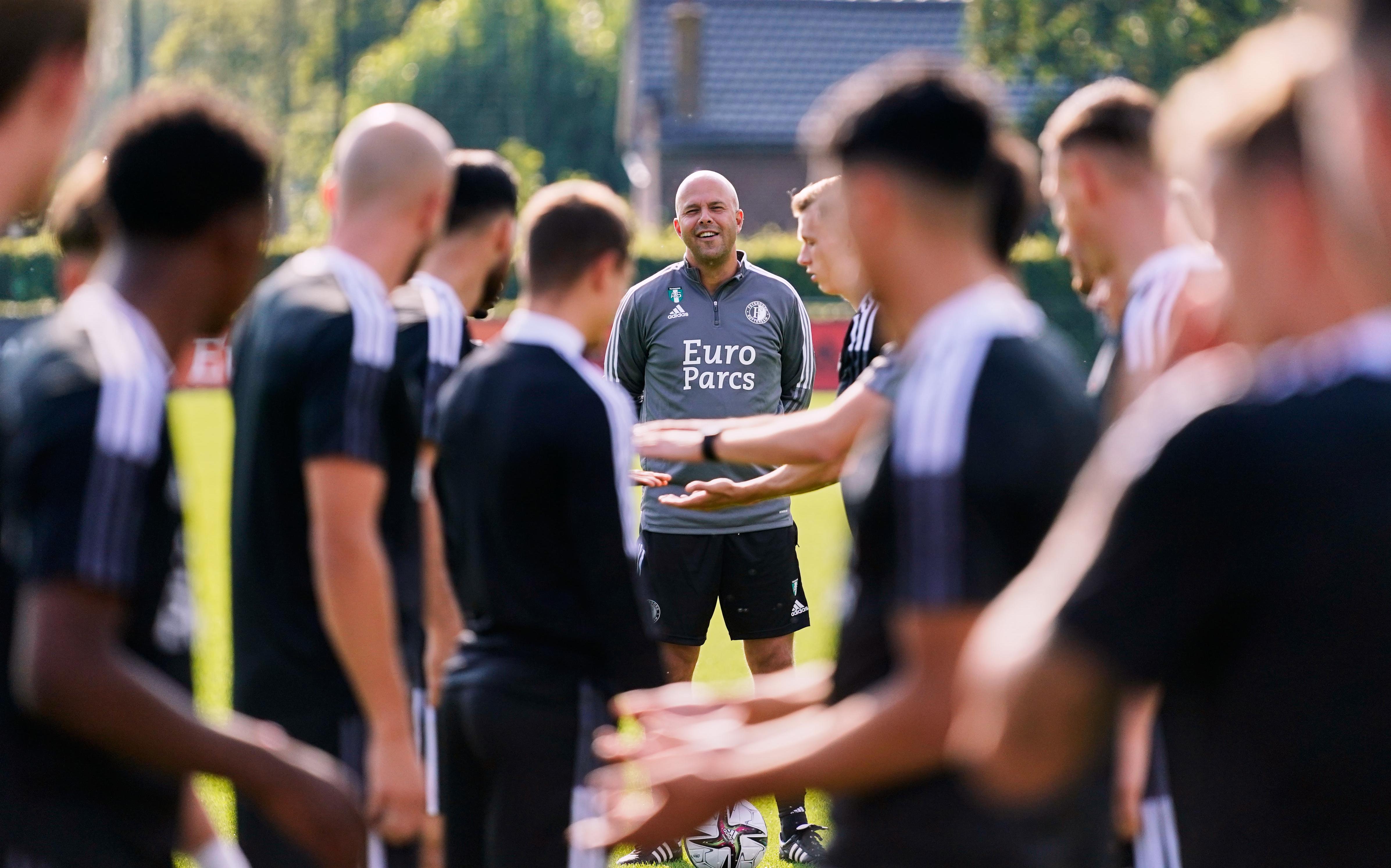 Arne Slot heeft het naar zijn zin als trainer van Feyenoord. Arne Slot heeft het naar zijn zin als trainer van Feyenoord.