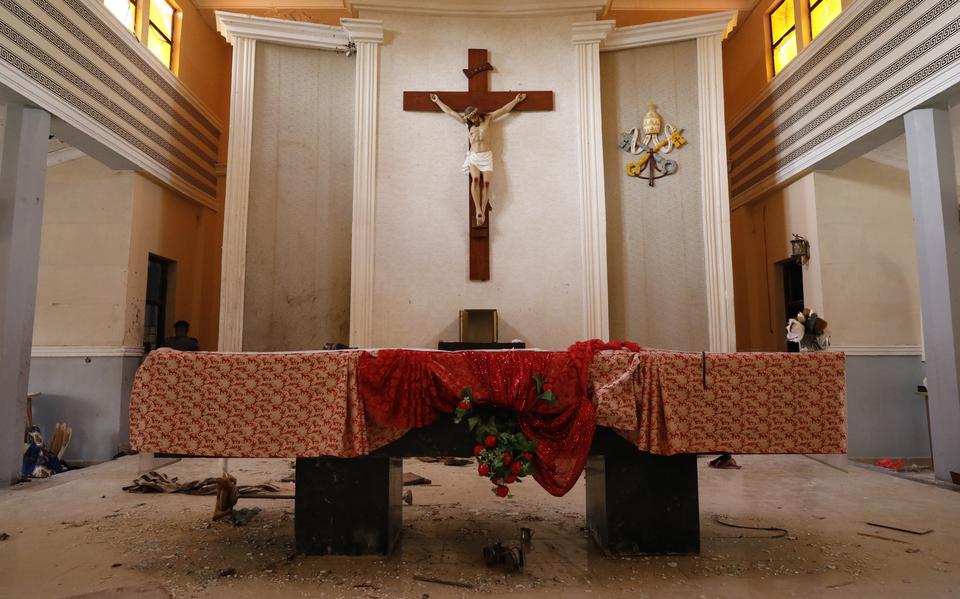Het altaar van een aangevallen kerk in Nigeria.