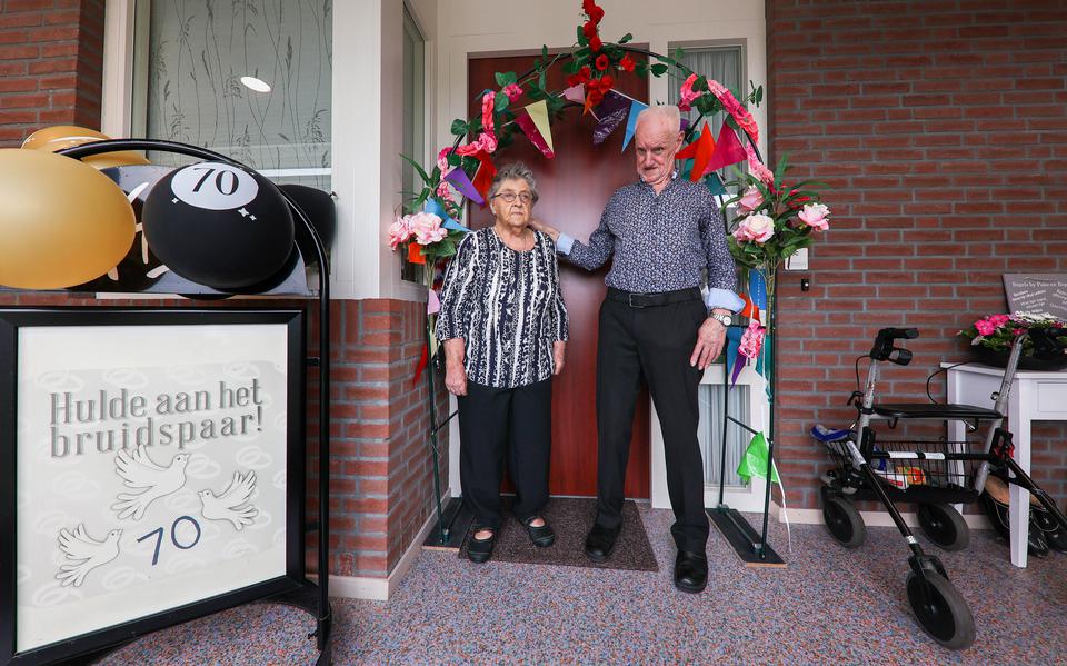 Echtpaar de Ruiter uit Akkrum is maandag zeventig jaar getrouwd. 