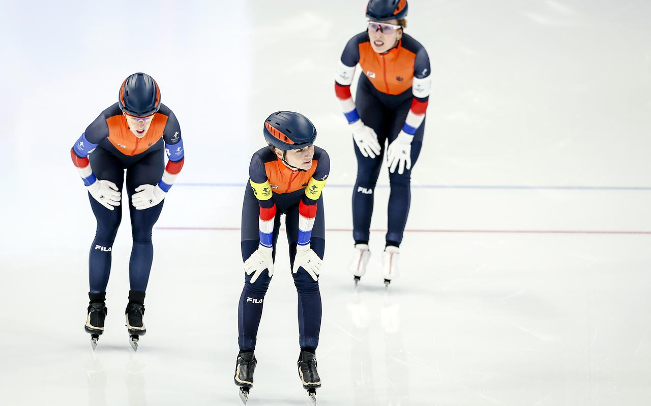 Ireen Wüst, Irene Schouten en Antoinette de Jong (vlnr) na de halve finale. Ireen Wüst, Irene Schouten en Antoinette de Jong (vlnr) na de halve finale.