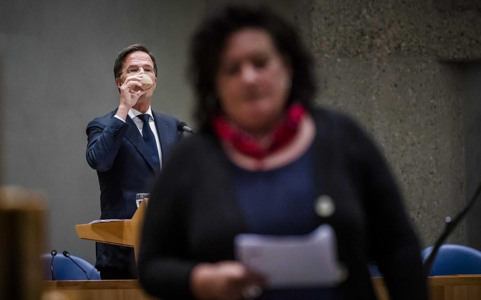 Premier Mark Rutte en Caroline van der Plas van BBB tijdens een debat in de Tweede Kamer over de boerenprotesten. 