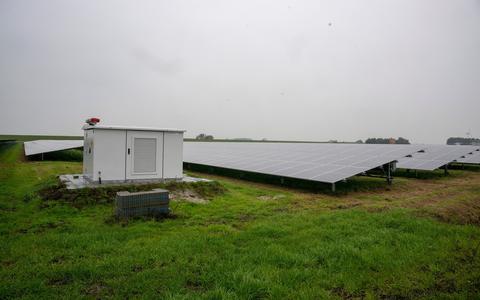 Afgelopen maand werd het door GroenLeven gebouwde zonnepark Lemsterhoek bij Lemmer officieel geopend. Met 58.000 zonnepanelen levert het stroom op voor zo’n 8000 huishoudens.
