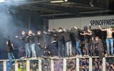 Supporters van sc Heerenveen vieren de overwinning tegen SC Cambuur. Vanwege rellen na afloop van de wedstrijd mogen er van burgemeester Sybrand Buma geen supporters van bezoekende clubs de thuiswedstrijden bijwonen.  