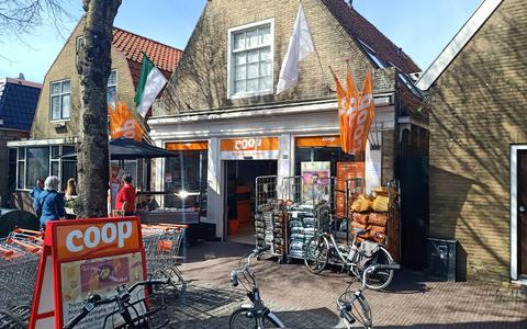 De Coop aan de Dorpsstraat in Oost-Vlieland.