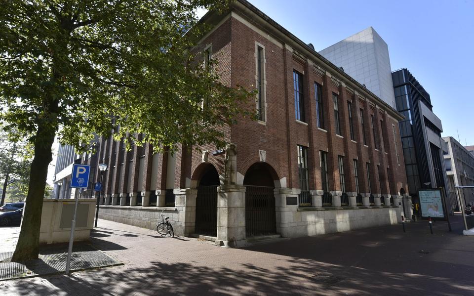 In Leeuwarden werd ruim een eeuw geleden de Zuivelbank opgericht met het hoofdkantoor aan het Zaailand. Later is dat Friesland Bank geworden en overgenomen door Rabobank. 