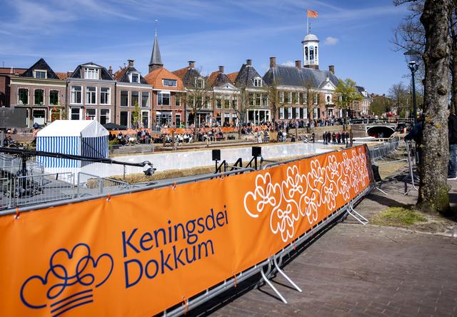 Republiek verliest zaak om opblaasdino, neemt mascotte wel mee naar Dokkum