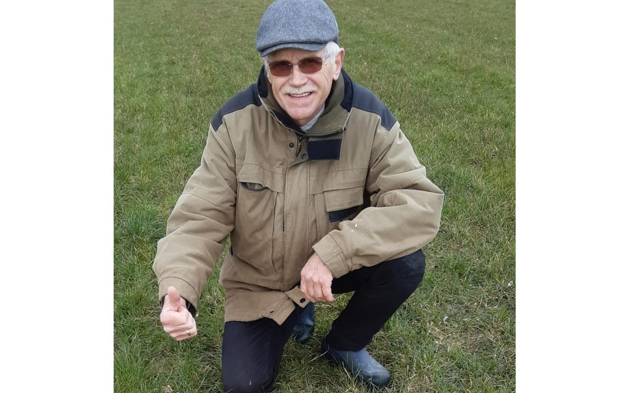 Wybe Jissink met het eerste kievitsei van De Fryske Marren. Wybe Jissink met het eerste kievitsei van De Fryske Marren.