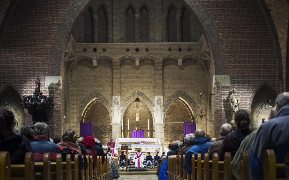 De Dominicuskerk in Leeuwarden. Bij bijzondere vieringen, zoals met Aswoensdagviering, werd er altijd al in één kerkgebouw samengekomen door de parochianen. In het nieuwe winterrooster is dat in het weekend ook zo.