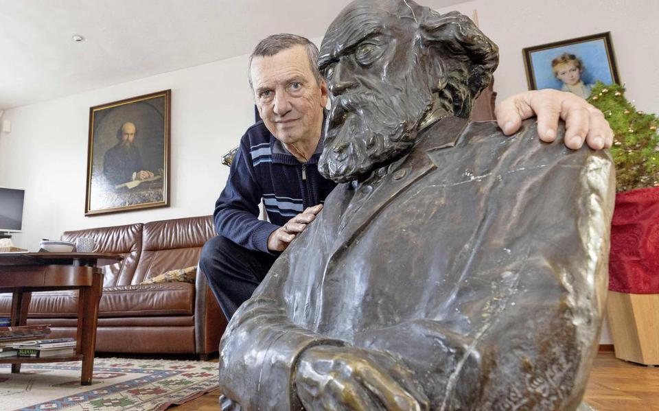 Pierre Cuypers met het borstbeeld van zijn beroemde overgrootvader – tevens naamgenoot.