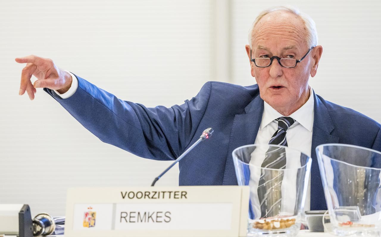Waarnemend gouverneur Johan Remkes (VVD) tijdens de installatie van een nieuw zeskoppig bestuurscollege in Limburg. Waarnemend gouverneur Johan Remkes (VVD) tijdens de installatie van een nieuw zeskoppig bestuurscollege in Limburg.