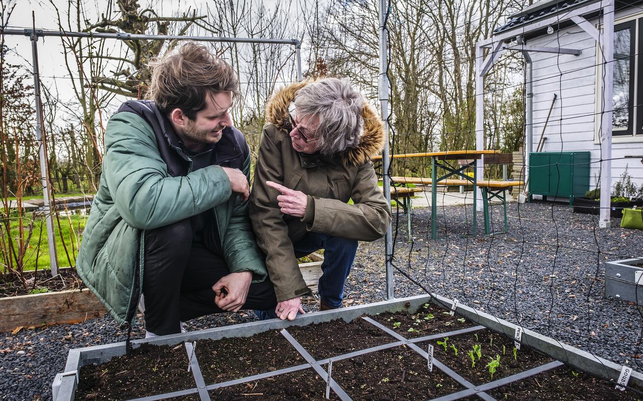 Jelle Medema en Sonja Klerk in de Makkelijke Moestuin. Jelle Medema en Sonja Klerk in de Makkelijke Moestuin.