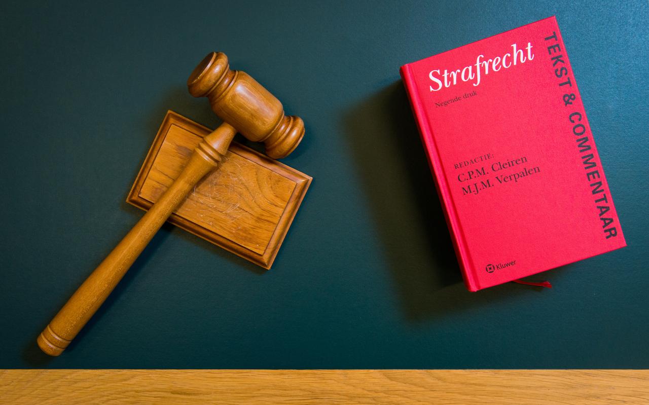 De verdachte ontkende tijdens de rechtszaak alle betrokkenheid. De verdachte ontkende tijdens de rechtszaak alle betrokkenheid.