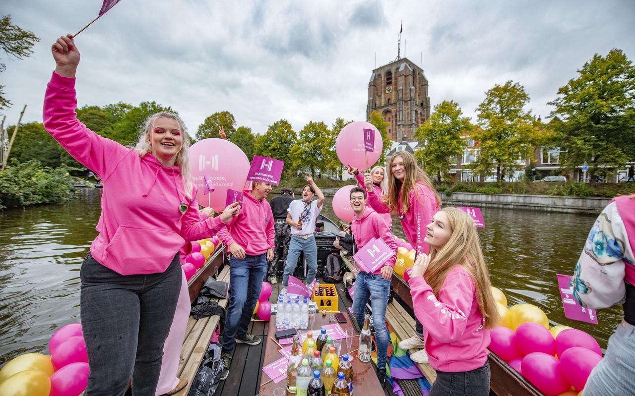 Roze Zaterdag vormde, per toeval, een hoogtepunt van het jubileumjaar van COC Friesland. Roze Zaterdag zou eigenlijk in 2020 al in Leeuwarden gehouden worden, maar werd uitgesteld vanwege corona.
